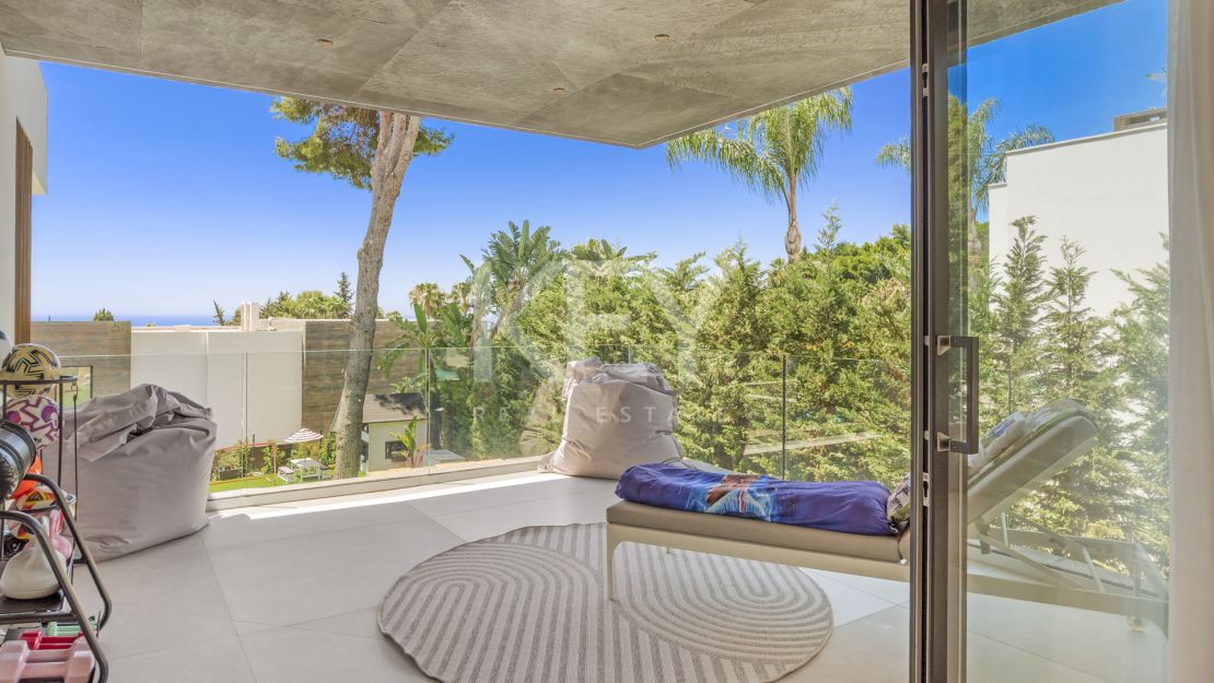 Contemporary Villa with Sea Views for sale in Marbella Golden Mile
