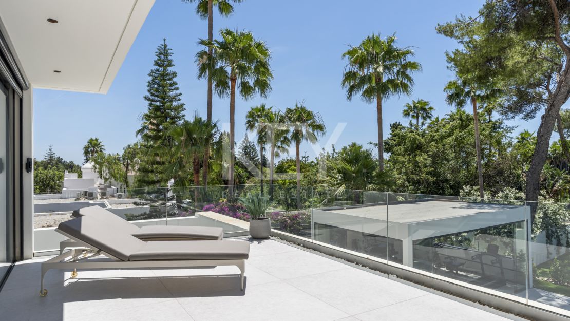 Contemporary Villa with Sea Views for sale in Marbella Golden Mile