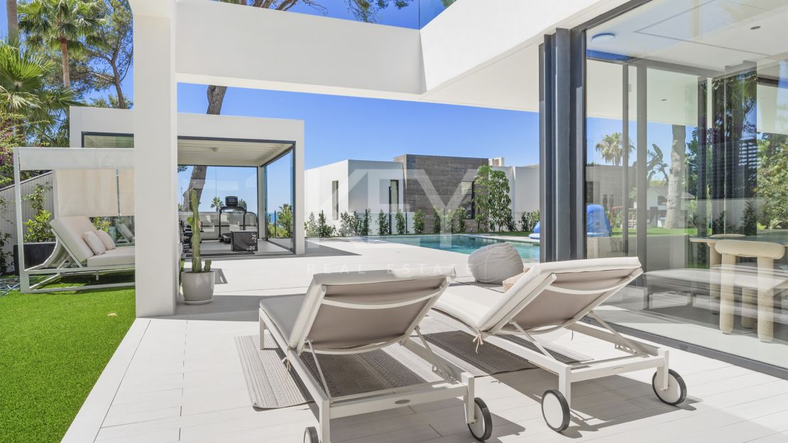 Contemporary Villa with Sea Views for sale in Marbella Golden Mile