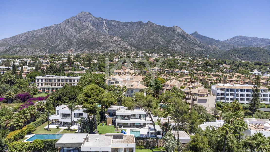 Contemporary Villa with Sea Views for sale in Marbella Golden Mile