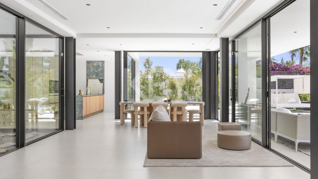 Contemporary Villa with Sea Views for sale in Marbella Golden Mile