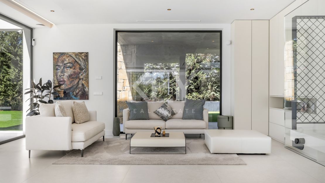 Contemporary Villa with Sea Views for sale in Marbella Golden Mile