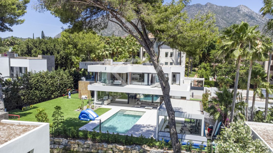 Contemporary Villa with Sea Views for sale in Marbella Golden Mile