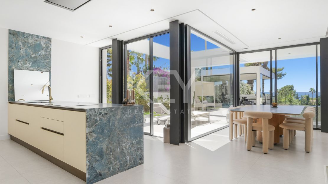 Contemporary Villa with Sea Views for sale in Marbella Golden Mile