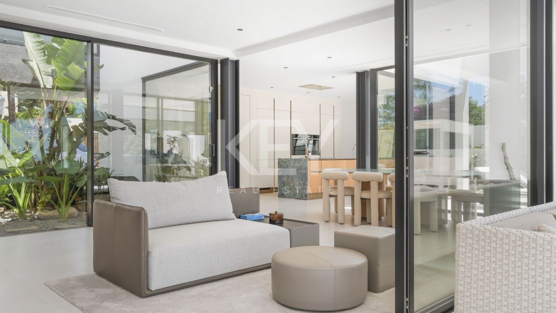 Contemporary Villa with Sea Views for sale in Marbella Golden Mile