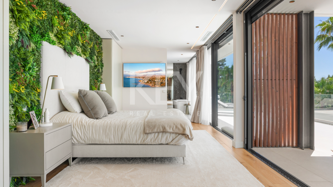 Contemporary Villa with Sea Views for sale in Marbella Golden Mile