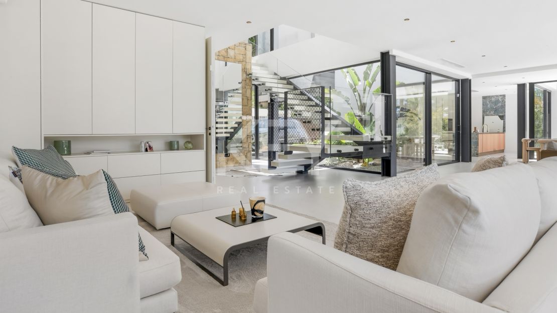 Contemporary Villa with Sea Views for sale in Marbella Golden Mile