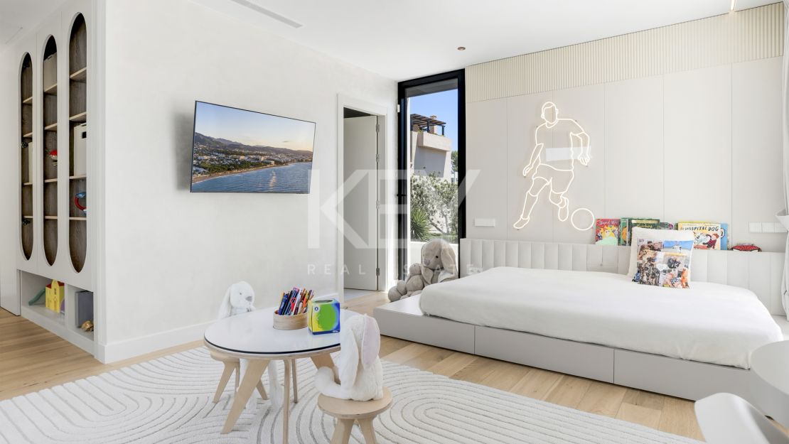 Contemporary Villa with Sea Views for sale in Marbella Golden Mile