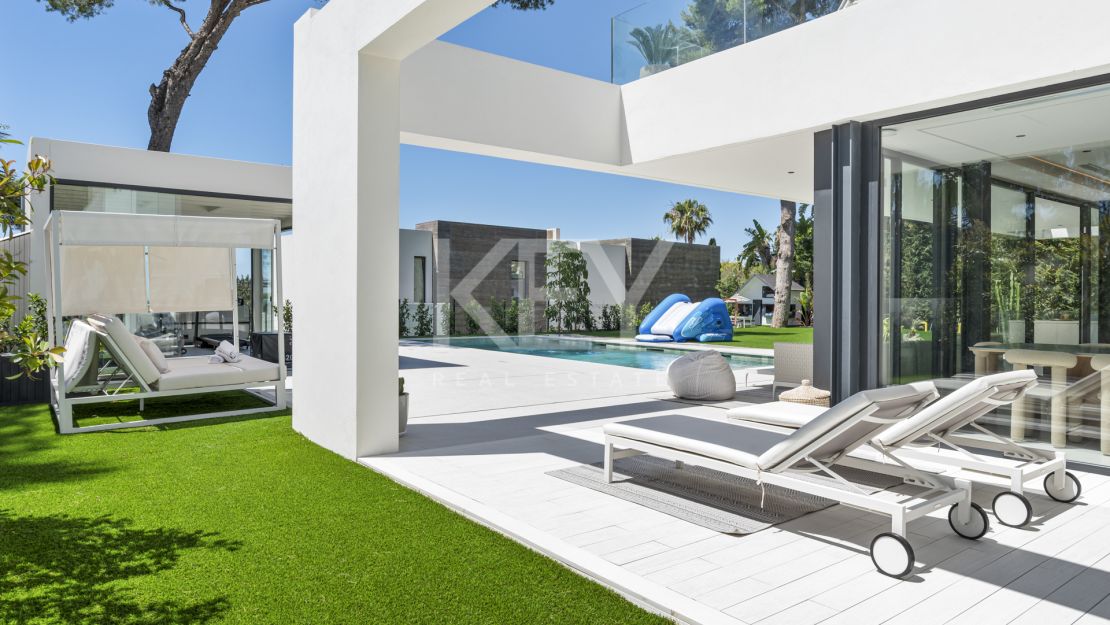 Contemporary Villa with Sea Views for sale in Marbella Golden Mile
