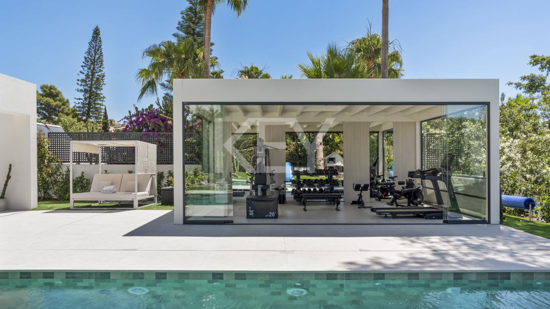 Contemporary Villa with Sea Views for sale in Marbella Golden Mile