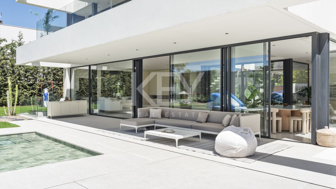Contemporary Villa with Sea Views for sale in Marbella Golden Mile