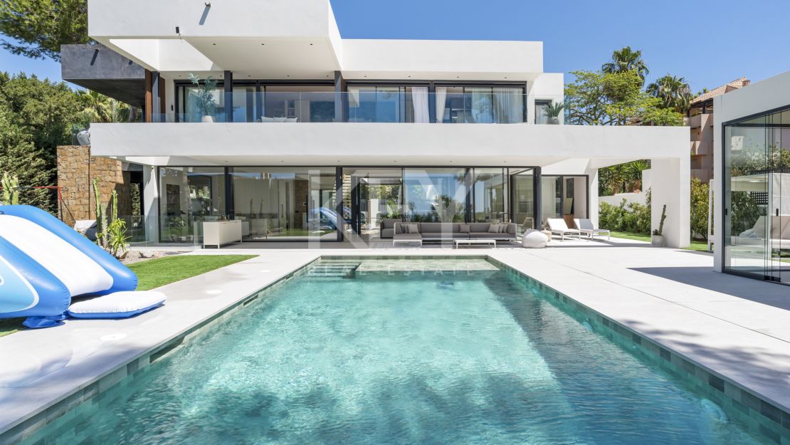 Contemporary Villa with Sea Views for sale in Marbella Golden Mile