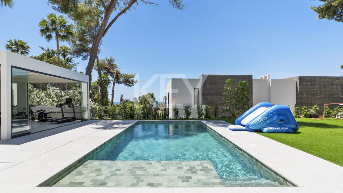 Contemporary Villa with Sea Views for sale in Marbella Golden Mile