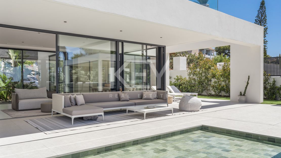 Contemporary Villa with Sea Views for sale in Marbella Golden Mile