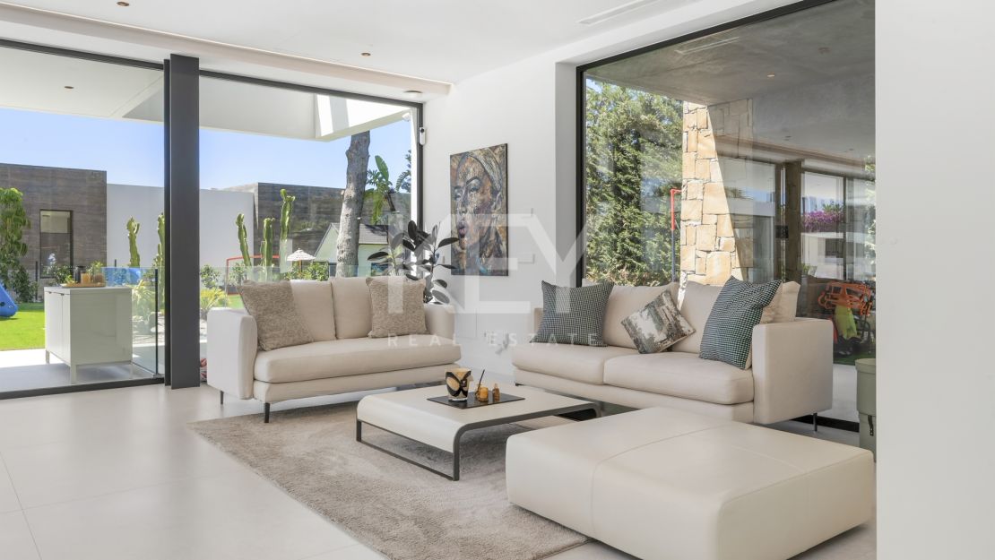 Contemporary Villa with Sea Views for sale in Marbella Golden Mile