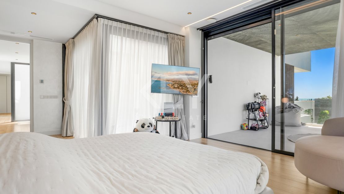 Contemporary Villa with Sea Views for sale in Marbella Golden Mile