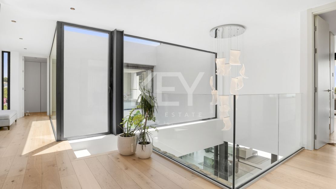 Contemporary Villa with Sea Views for sale in Marbella Golden Mile