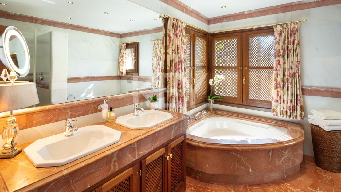 Villa Contemporánea de Lujo para alquiler vacacional en Las Lomas de Marbella Club