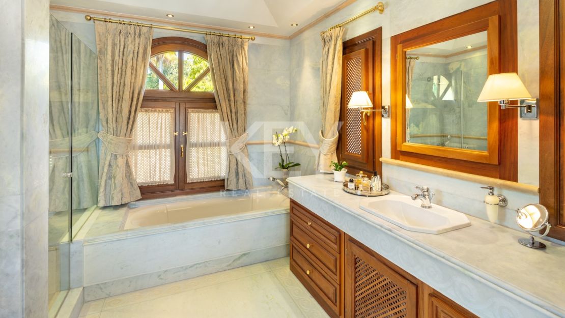 Villa Contemporánea de Lujo para alquiler vacacional en Las Lomas de Marbella Club