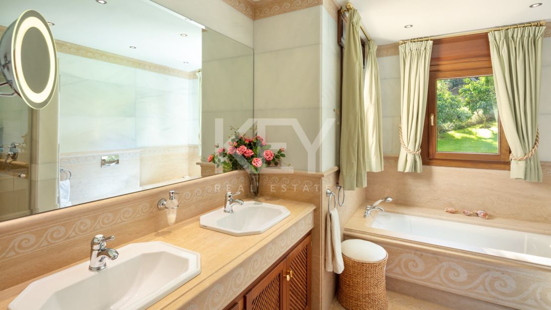 Villa Contemporánea de Lujo para alquiler vacacional en Las Lomas de Marbella Club