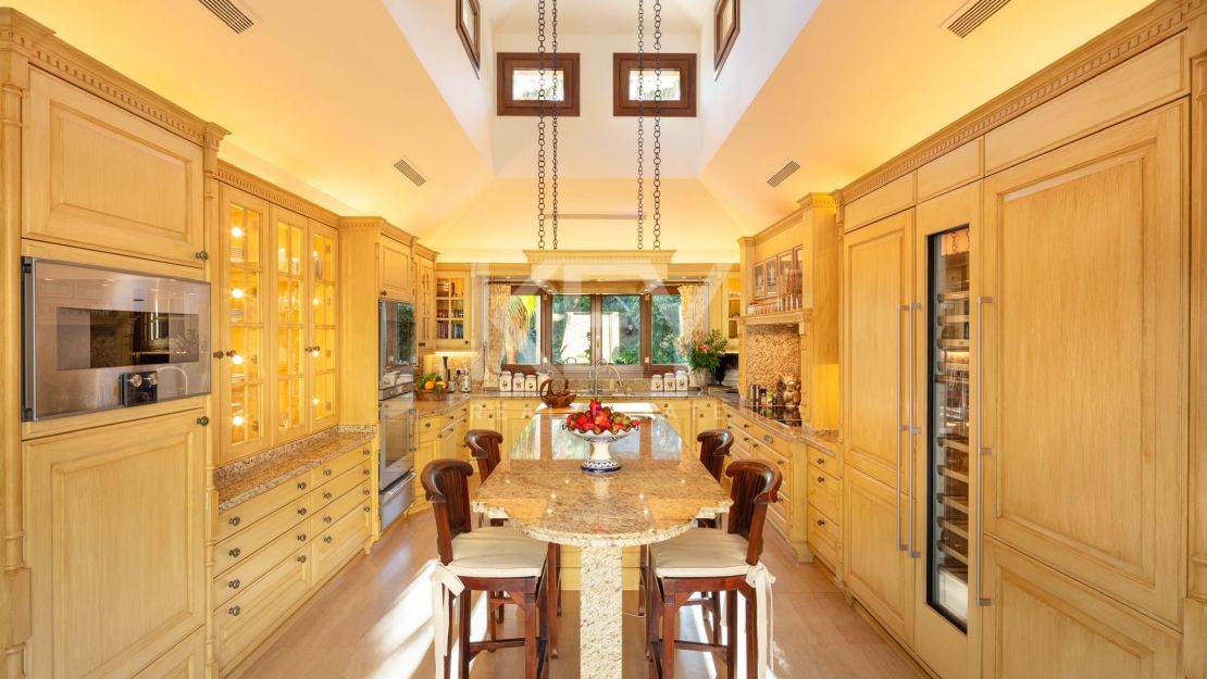 Villa Contemporánea de Lujo para alquiler vacacional en Las Lomas de Marbella Club