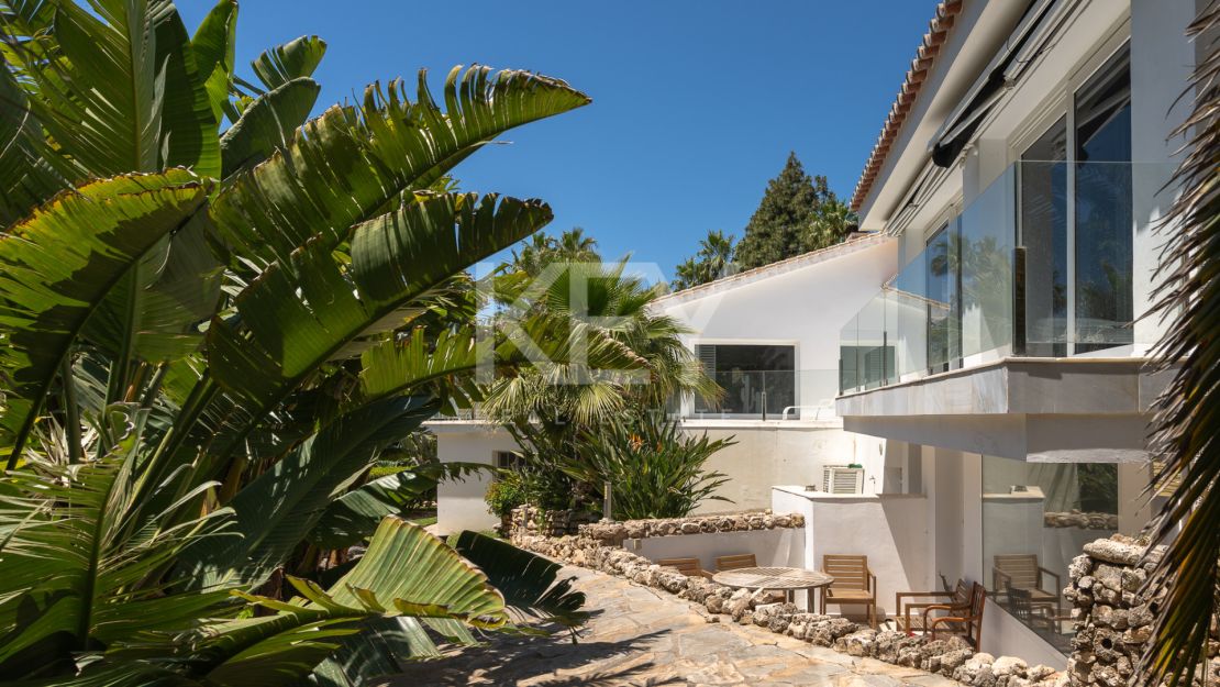 Luxury Mediterranean villa with sea views in Marbella East