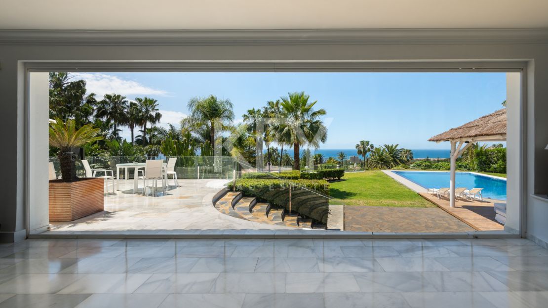 Luxury Mediterranean villa with sea views in Marbella East