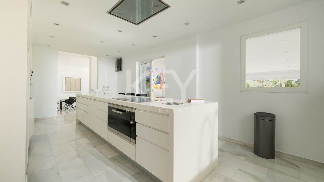 Luxury Mediterranean villa with sea views in Marbella East