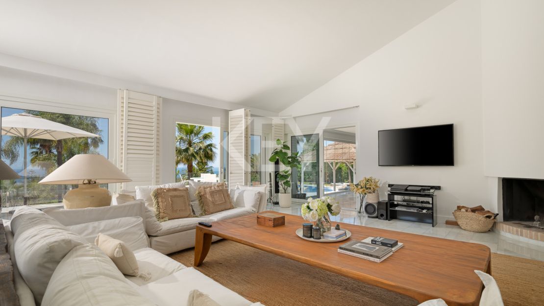 Luxury Mediterranean villa with sea views in Marbella East
