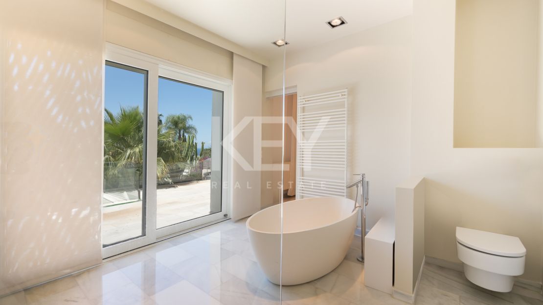 Luxury Mediterranean villa with sea views in Marbella East