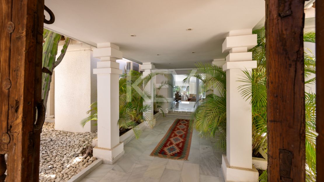 Luxury Mediterranean villa with sea views in Marbella East