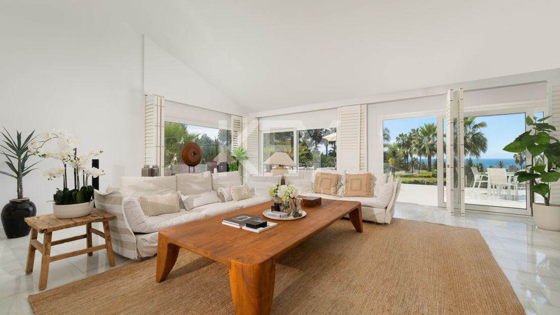 Luxury Mediterranean villa with sea views in Marbella East