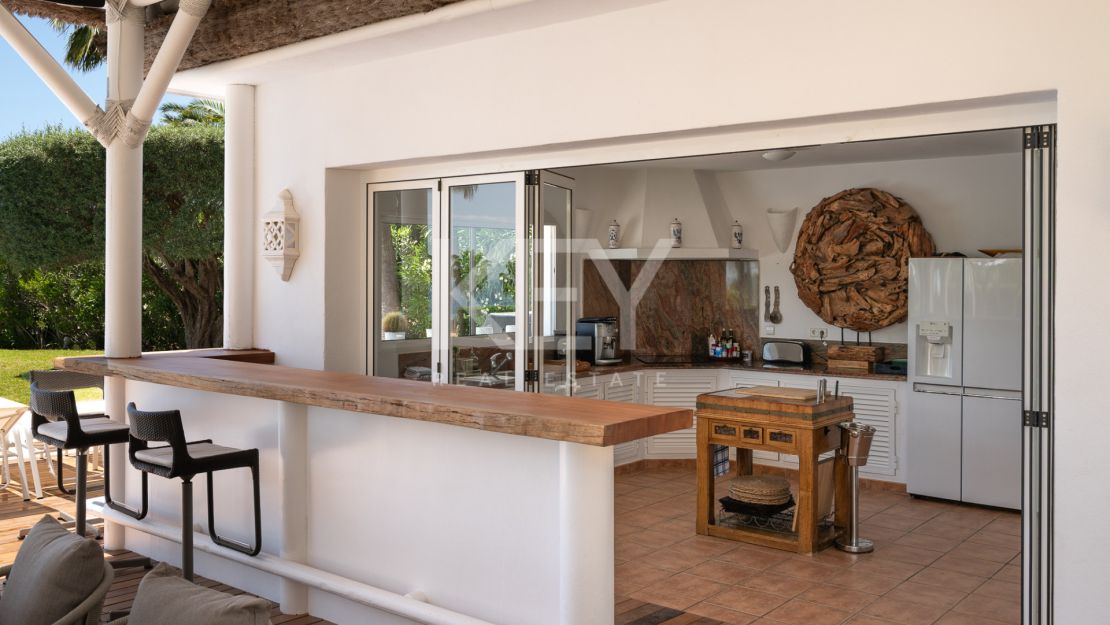 Luxury Mediterranean villa with sea views in Marbella East