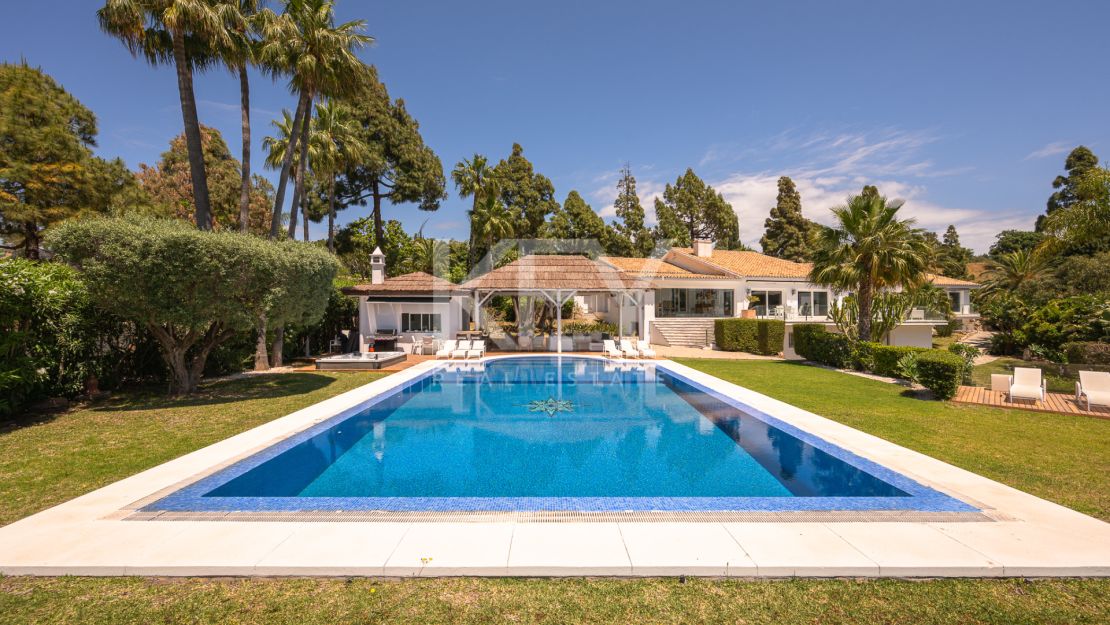 Luxury Mediterranean villa with sea views in Marbella East