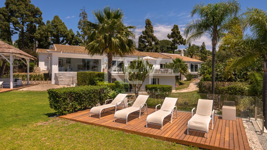 Luxury Mediterranean villa with sea views in Marbella East