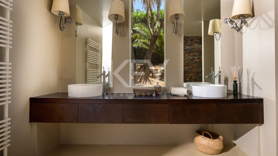 Luxury Mediterranean villa with sea views in Marbella East