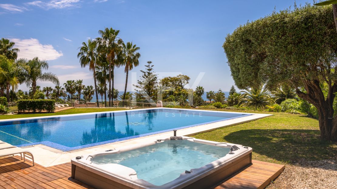 Luxury Mediterranean villa with sea views in Marbella East