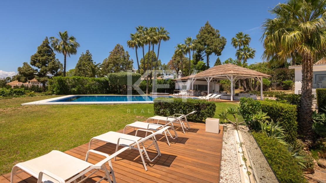 Luxury Mediterranean villa with sea views in Marbella East