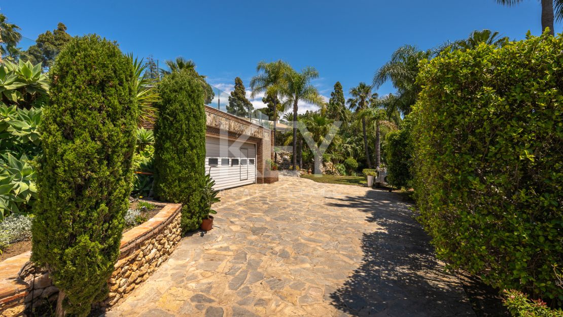 Luxury Mediterranean villa with sea views in Marbella East