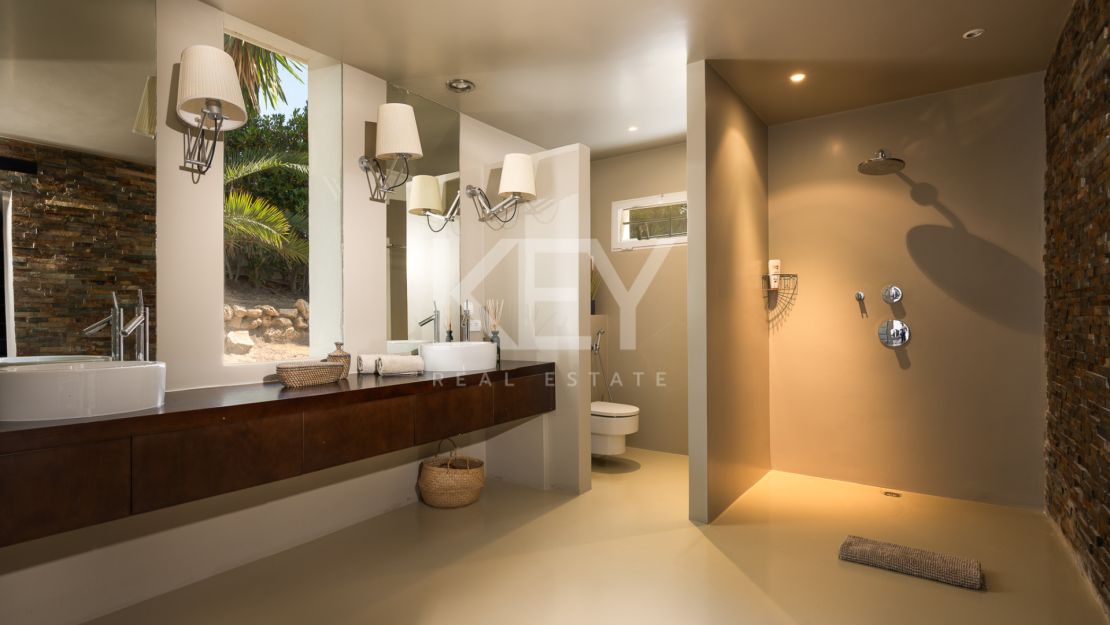 Luxury Mediterranean villa with sea views in Marbella East