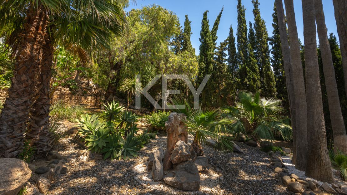 Luxury Mediterranean villa with sea views in Marbella East