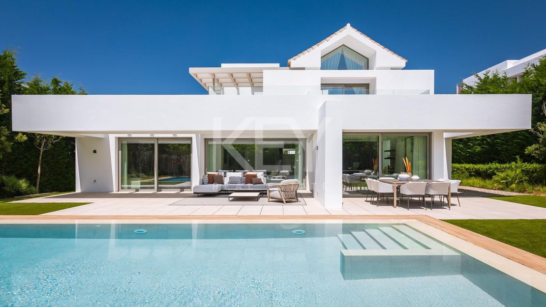 Contemporary villa for sale in El Paraíso, New Golden Mile, Marbella