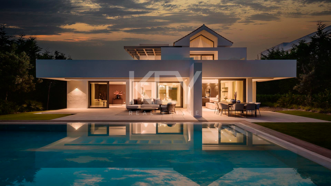 Contemporary villa for sale in El Paraíso, New Golden Mile, Marbella
