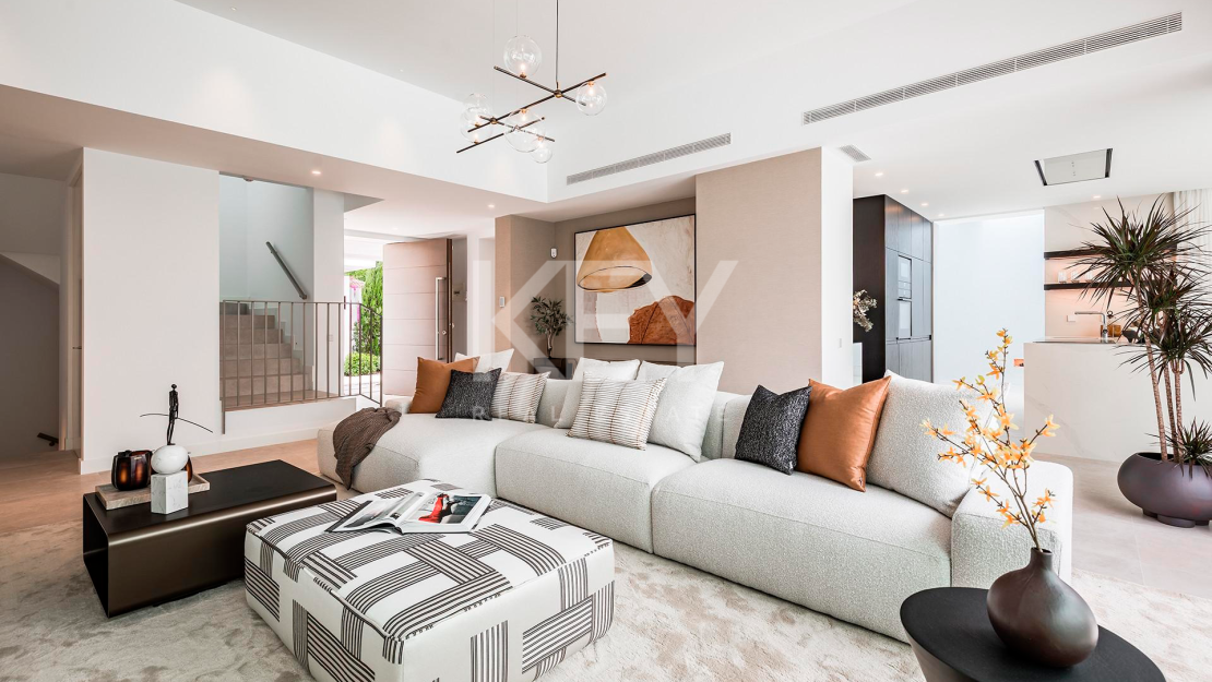 Contemporary villa for sale in El Paraíso, New Golden Mile, Marbella