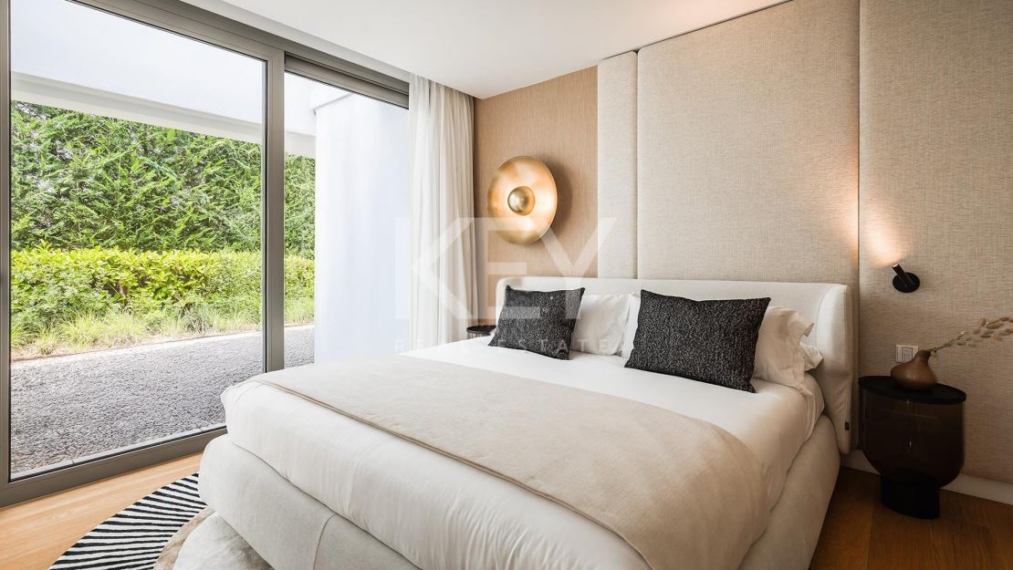 Contemporary villa for sale in El Paraíso, New Golden Mile, Marbella