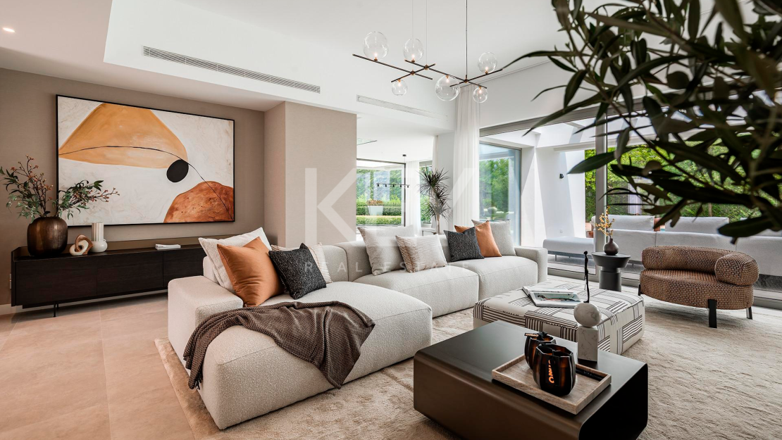 Contemporary villa for sale in El Paraíso, New Golden Mile, Marbella