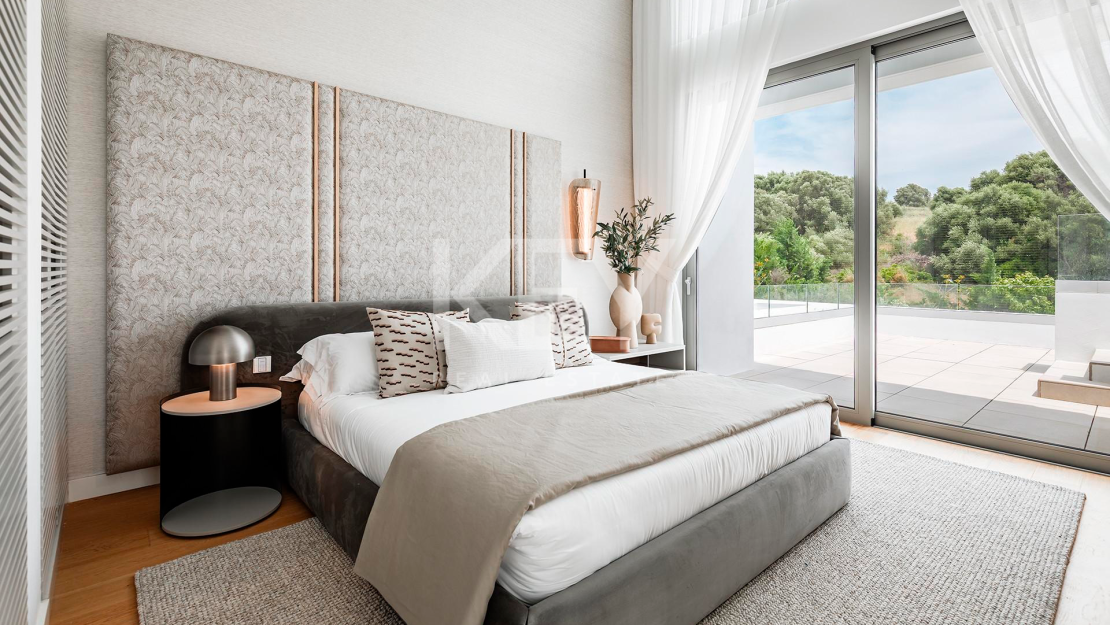 Contemporary villa for sale in El Paraíso, New Golden Mile, Marbella