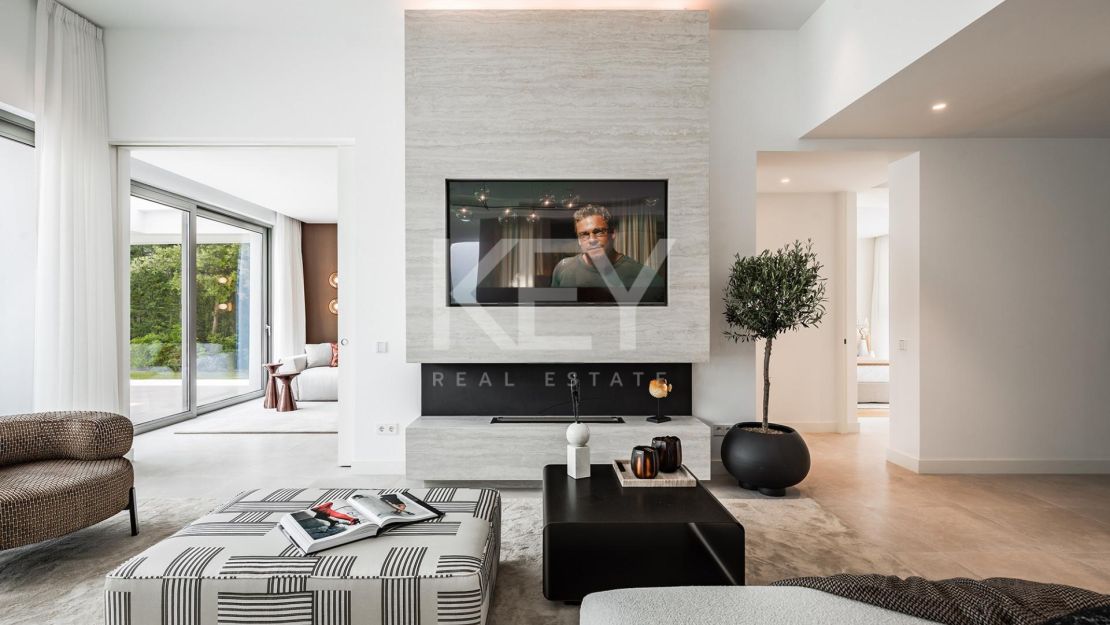 Contemporary villa for sale in El Paraíso, New Golden Mile, Marbella