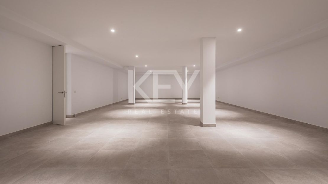 Contemporary villa for sale in El Paraíso, New Golden Mile, Marbella