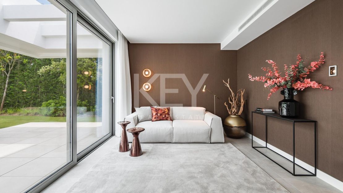 Contemporary villa for sale in El Paraíso, New Golden Mile, Marbella